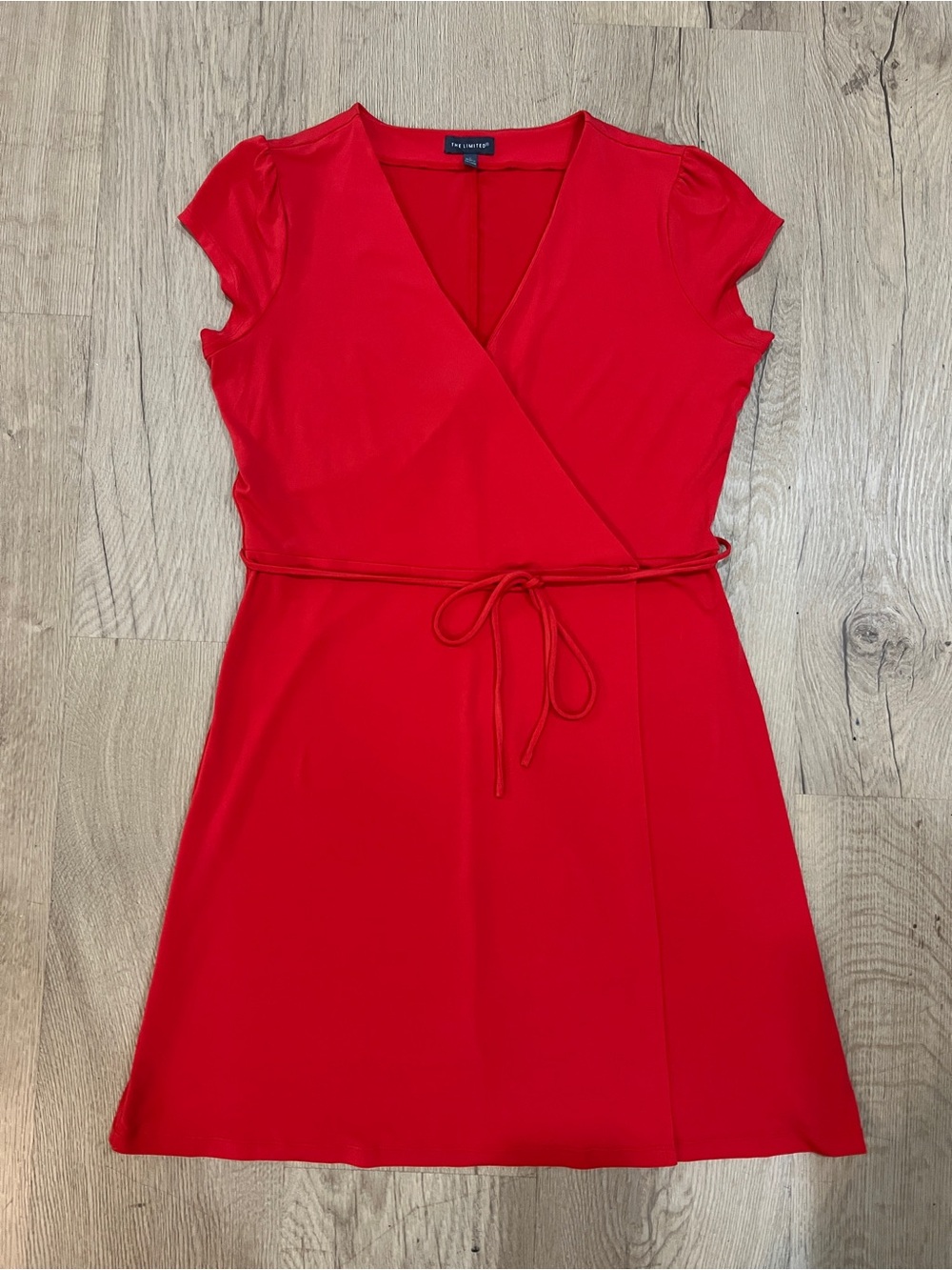 NWT THE LIMITED size Large faux wrap dress red cap sleeve tie waist workwear